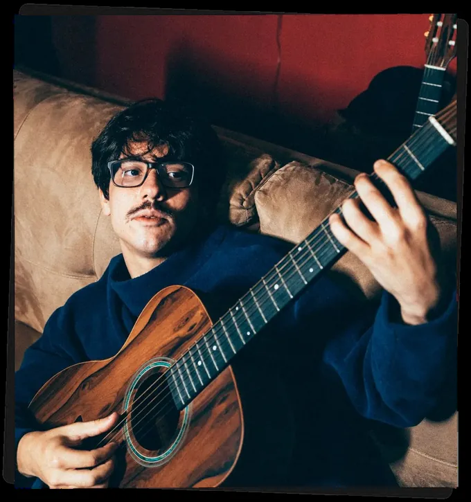 Leonel tocando violão, registro de arquivo